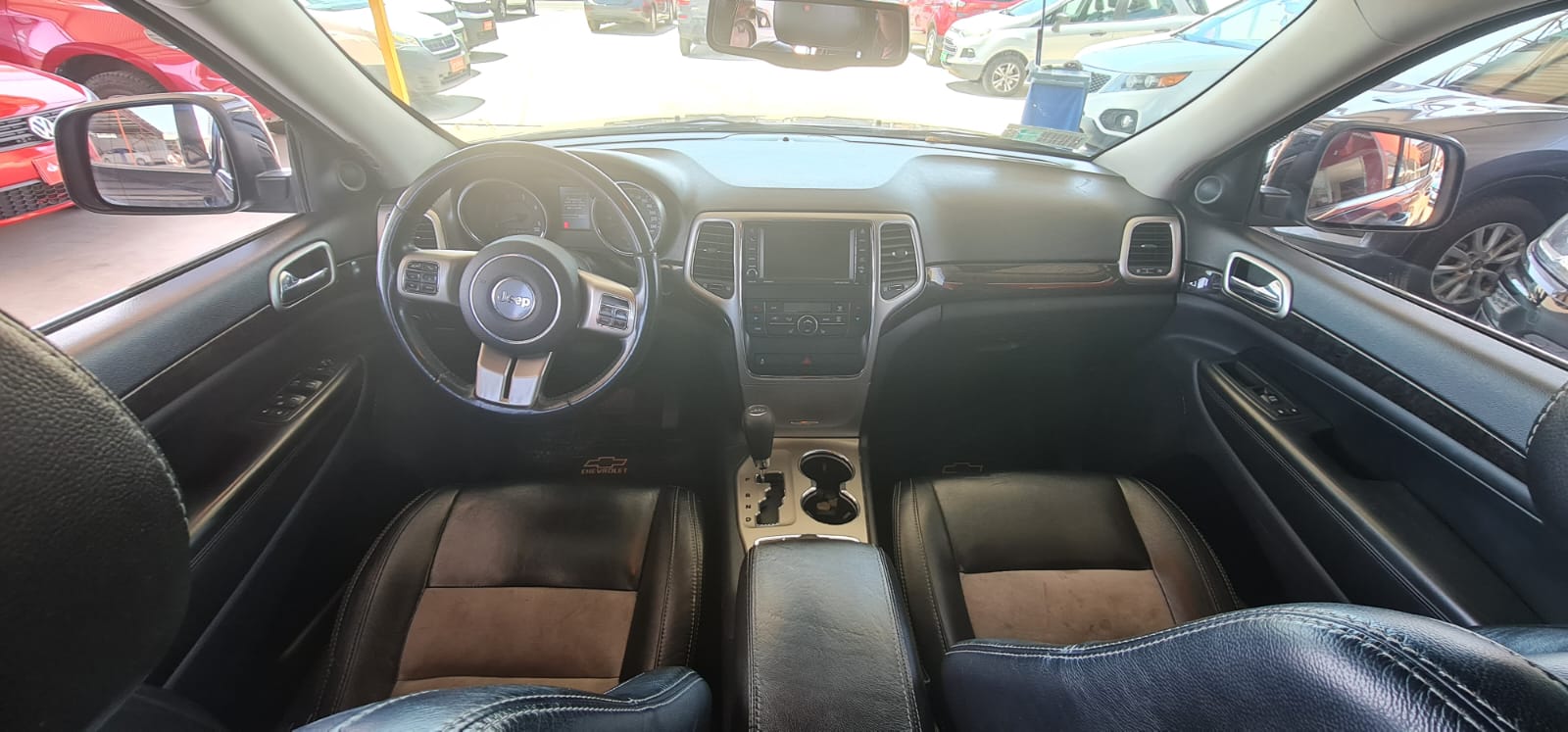 Jeep – GRAND CHEROKEE LAREDO 4X4 – 2013