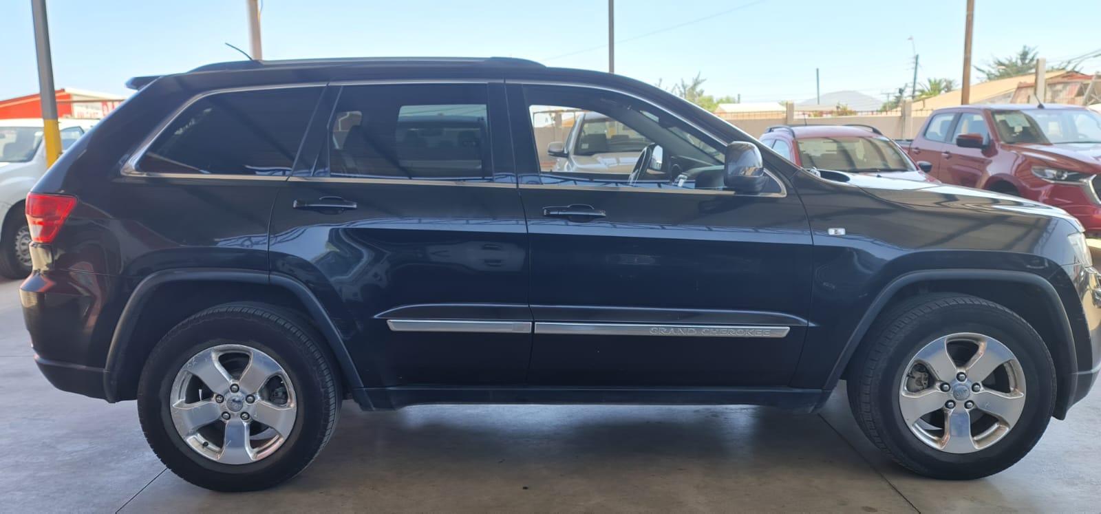 Jeep – GRAND CHEROKEE LAREDO 4X4 – 2013