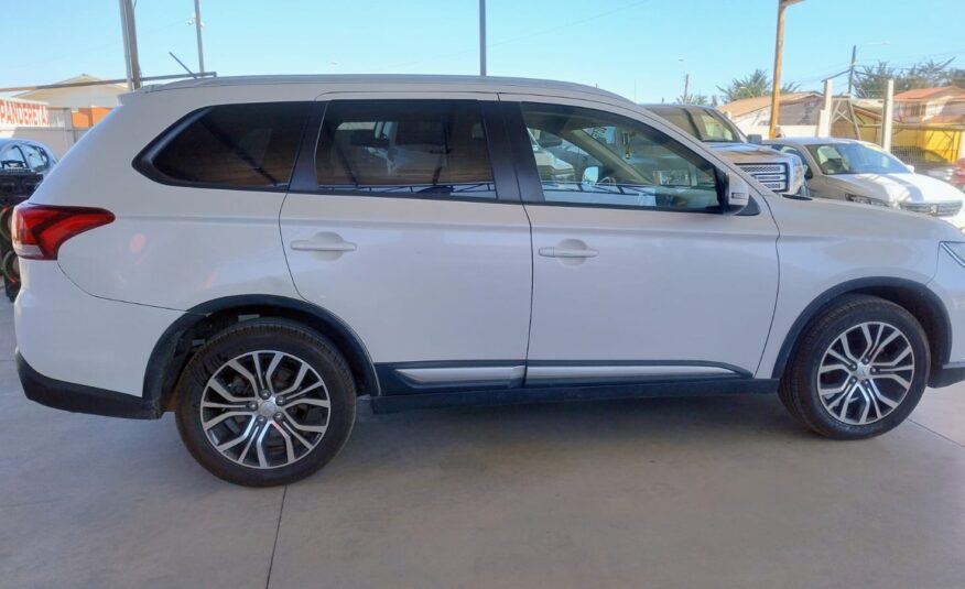 Mitsubishi – OUTLANDER GLX 4X4 AUT – 2016