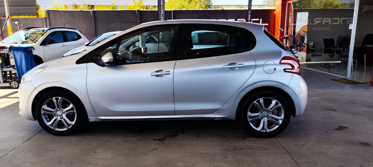 Peugeot – 208 ACTIVE HDI 1.4 – 2015