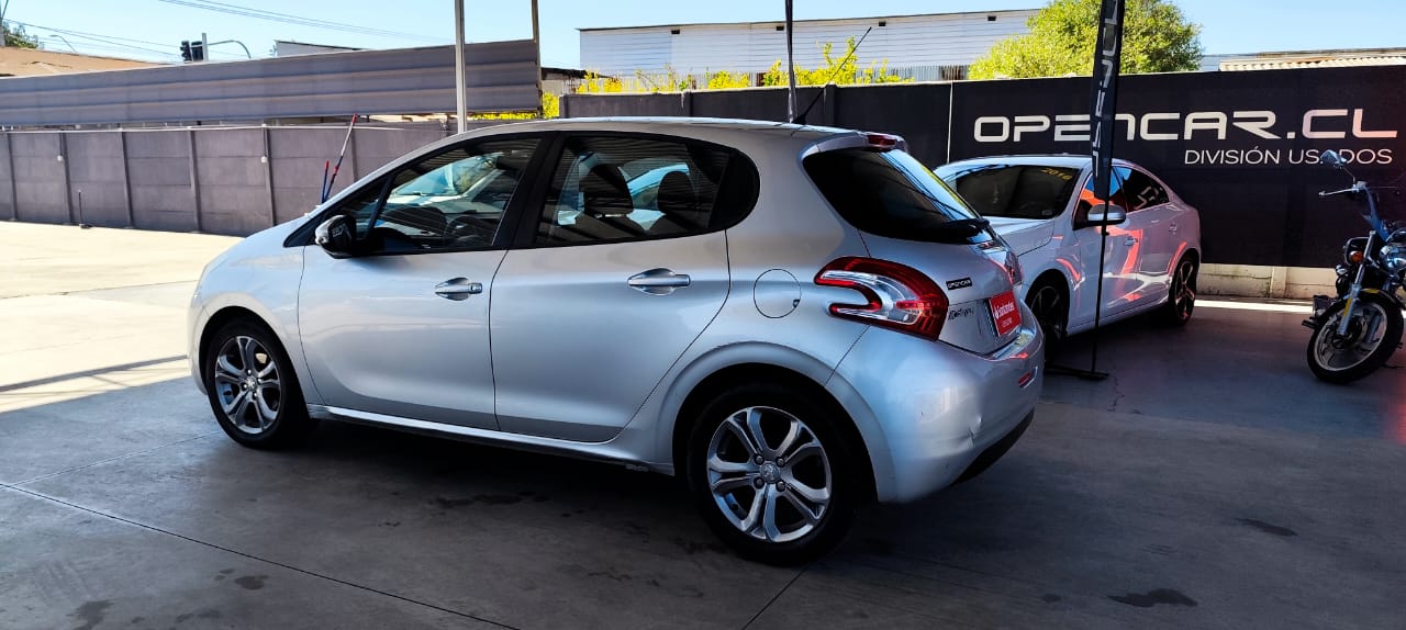 Peugeot – 208 ACTIVE HDI 1.4 – 2015