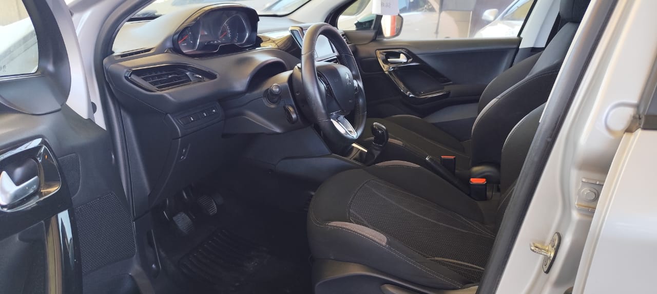 Peugeot – 208 ACTIVE HDI 1.4 – 2015