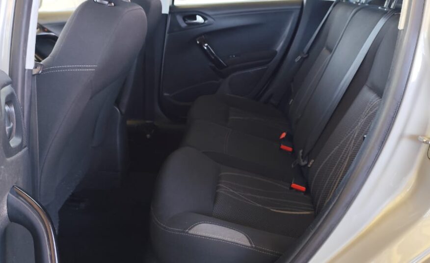 Peugeot	 – 208 ACTIVE HDI 1.4 – 2015