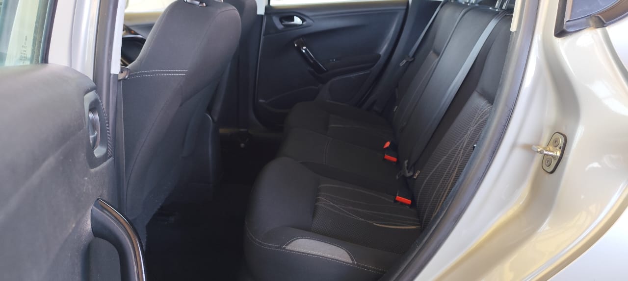 Peugeot – 208 ACTIVE HDI 1.4 – 2015