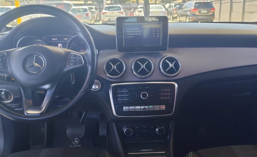 Mercedes-Benz	 – CLA 200D 2.1 AUT. DIESEL – 2019
